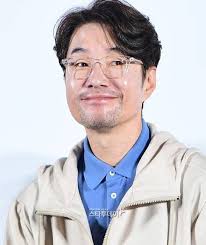 A Deep Dive into the Life and Work of Song Young Kyu